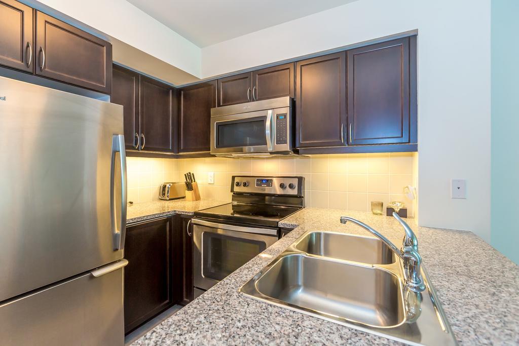 טורונטו Napa Furnished Suites At Cn Tower & Maple Leaf Square חדר תמונה