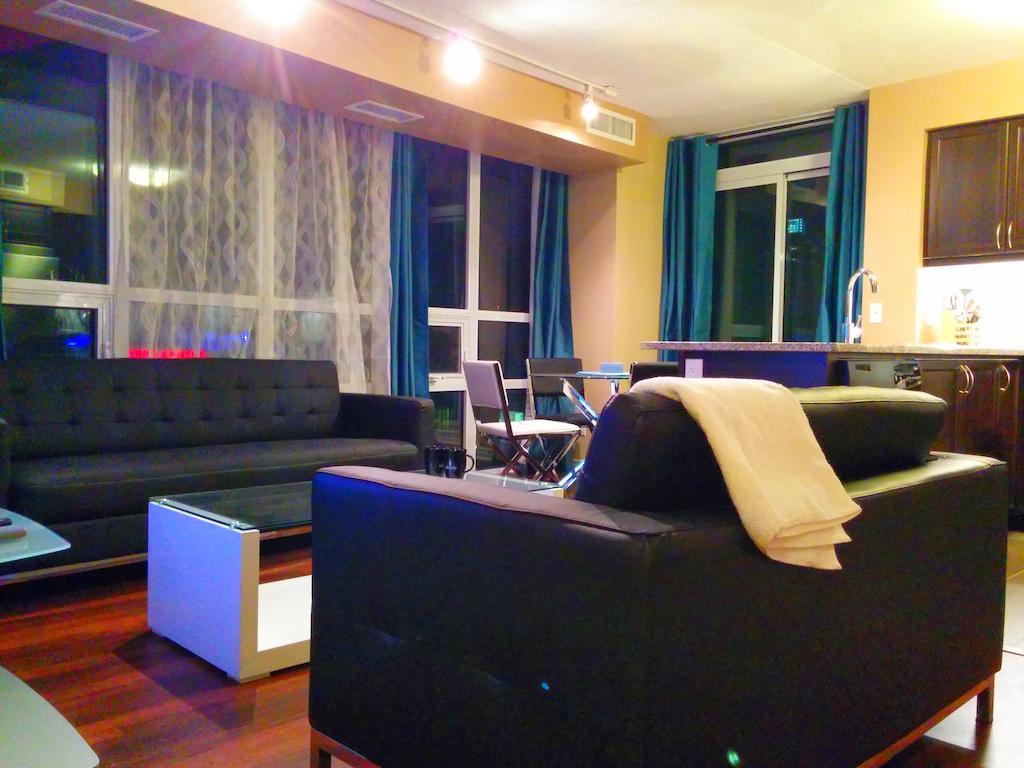 טורונטו Napa Furnished Suites At Cn Tower & Maple Leaf Square חדר תמונה