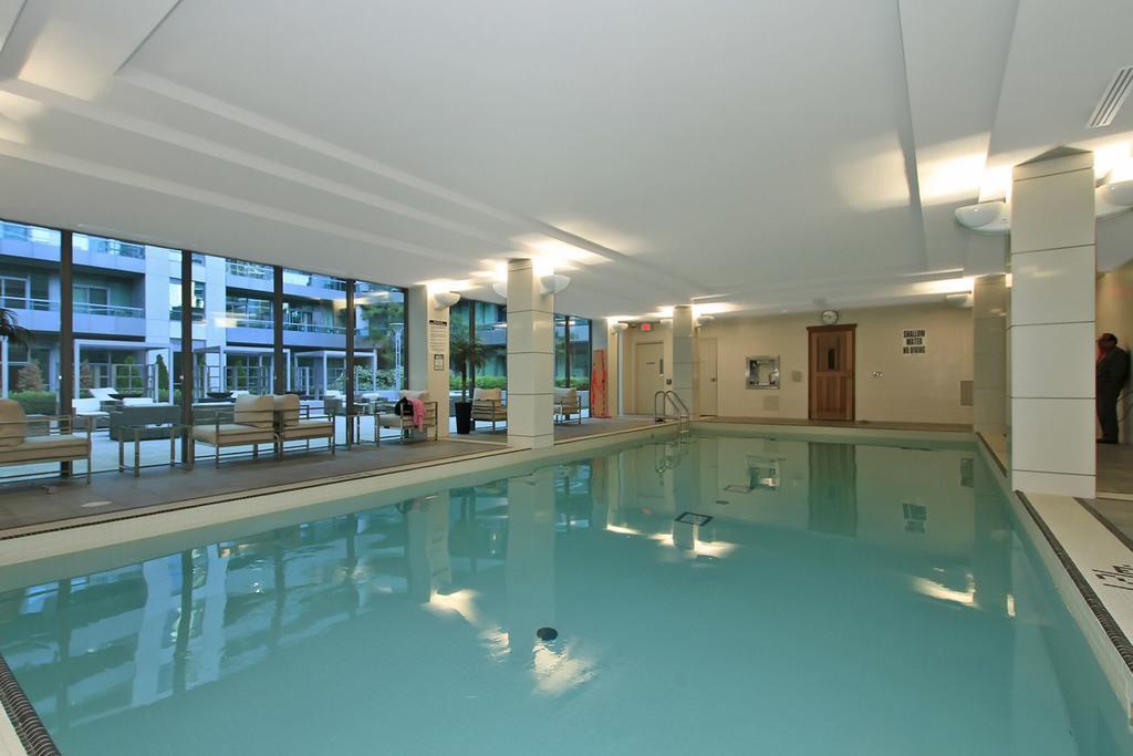 טורונטו Napa Furnished Suites At Cn Tower & Maple Leaf Square מראה חיצוני תמונה
