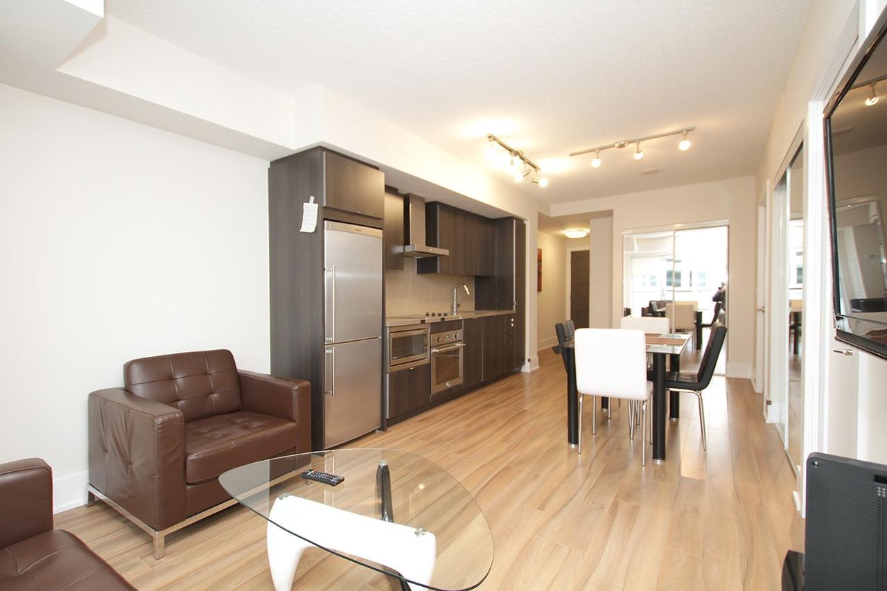 טורונטו Napa Furnished Suites At Cn Tower & Maple Leaf Square מראה חיצוני תמונה