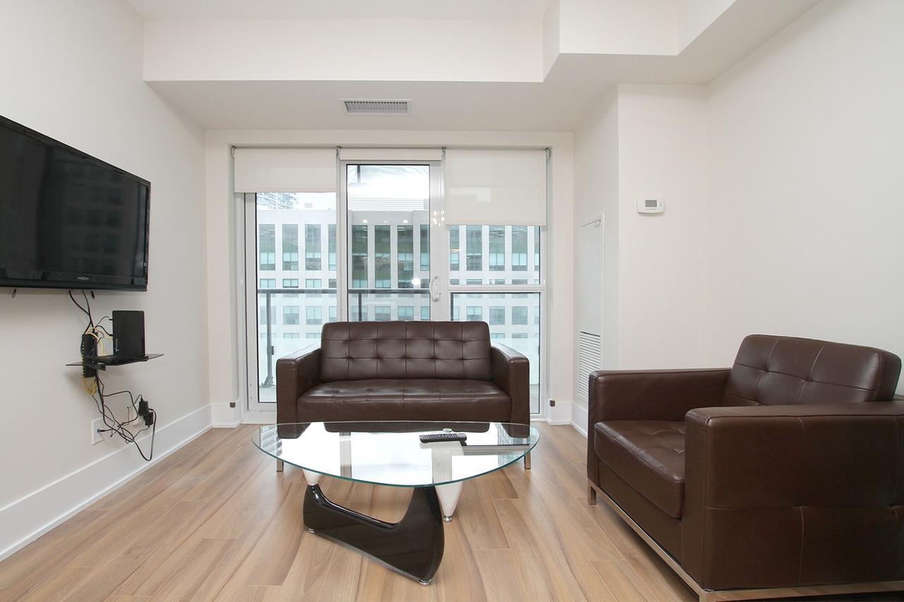 טורונטו Napa Furnished Suites At Cn Tower & Maple Leaf Square מראה חיצוני תמונה