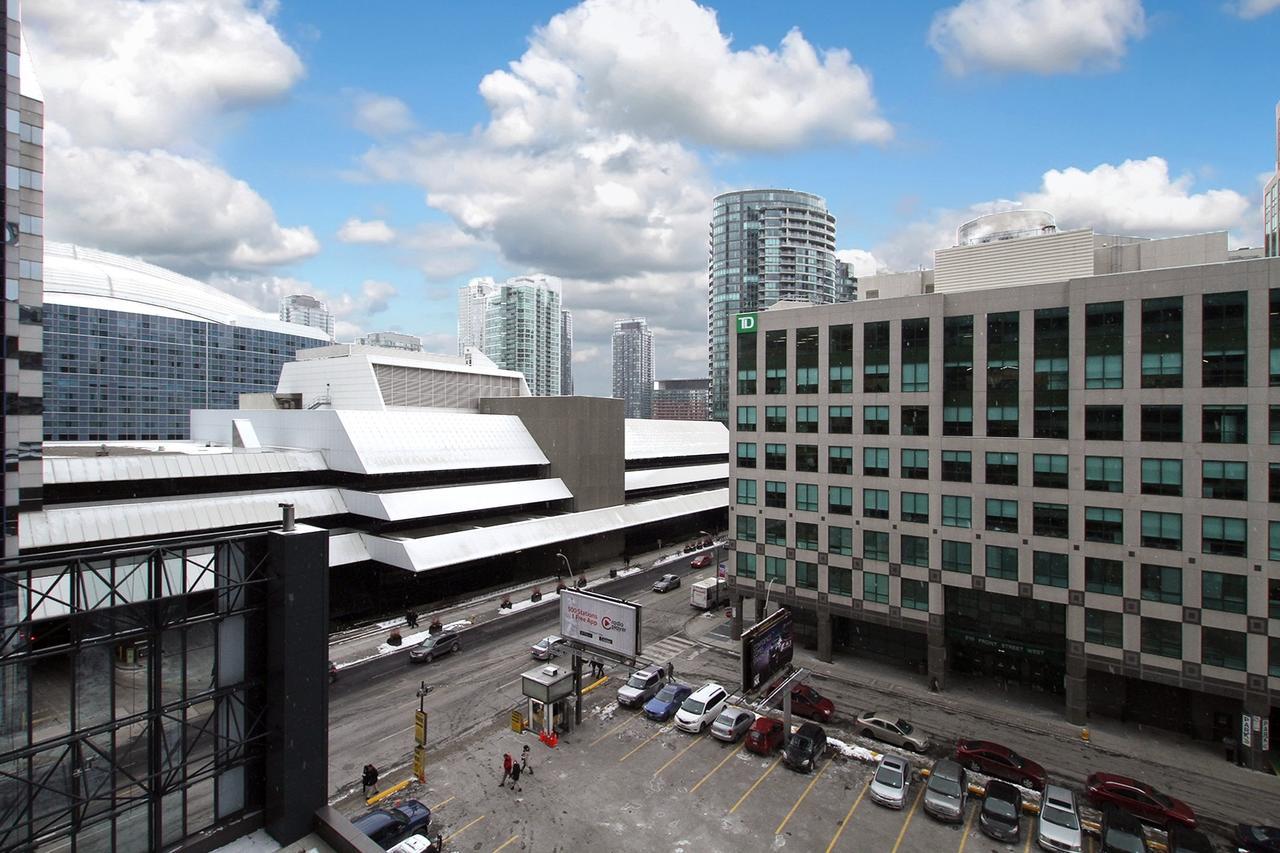 טורונטו Napa Furnished Suites At Cn Tower & Maple Leaf Square מראה חיצוני תמונה