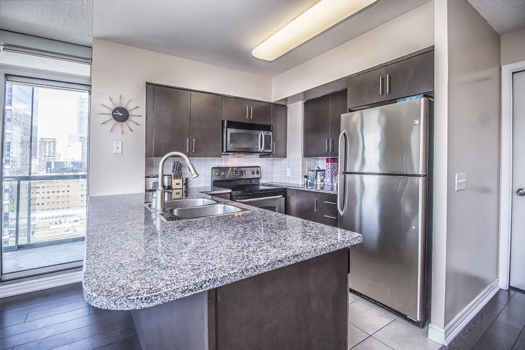 טורונטו Napa Furnished Suites At Cn Tower & Maple Leaf Square מראה חיצוני תמונה