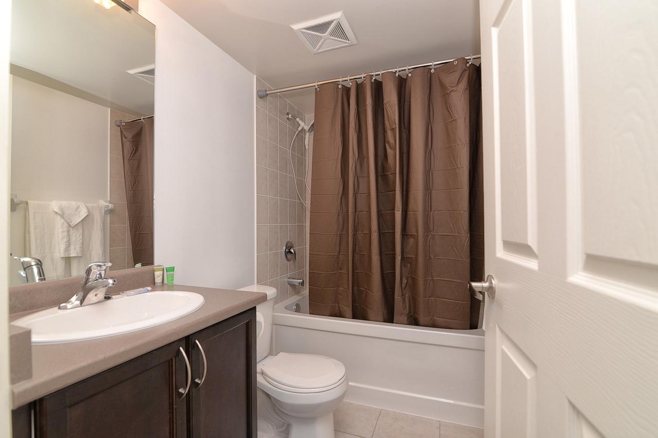 טורונטו Napa Furnished Suites At Cn Tower & Maple Leaf Square מראה חיצוני תמונה