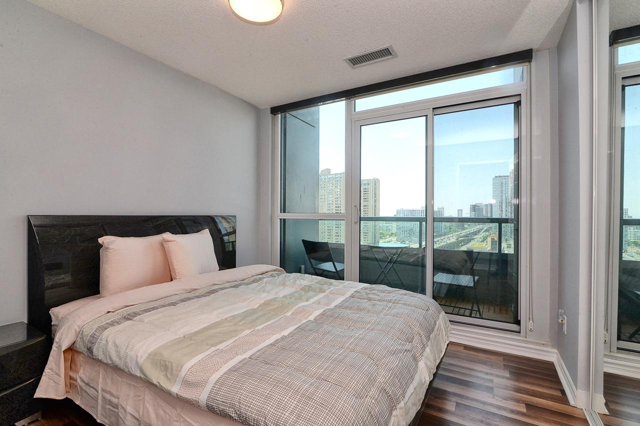 טורונטו Napa Furnished Suites At Cn Tower & Maple Leaf Square מראה חיצוני תמונה