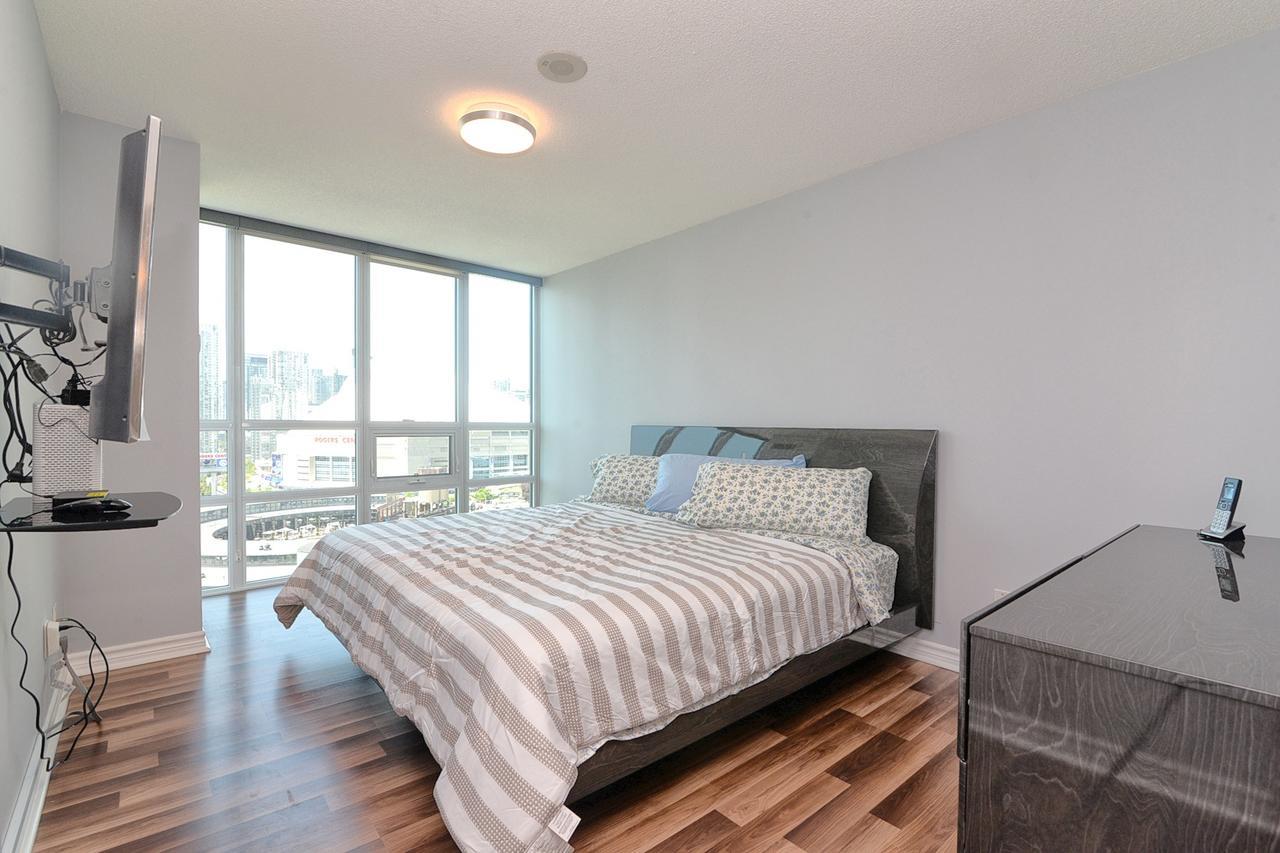 טורונטו Napa Furnished Suites At Cn Tower & Maple Leaf Square מראה חיצוני תמונה