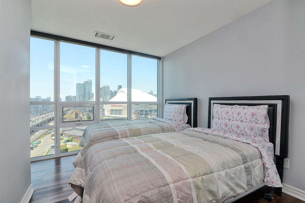 טורונטו Napa Furnished Suites At Cn Tower & Maple Leaf Square מראה חיצוני תמונה