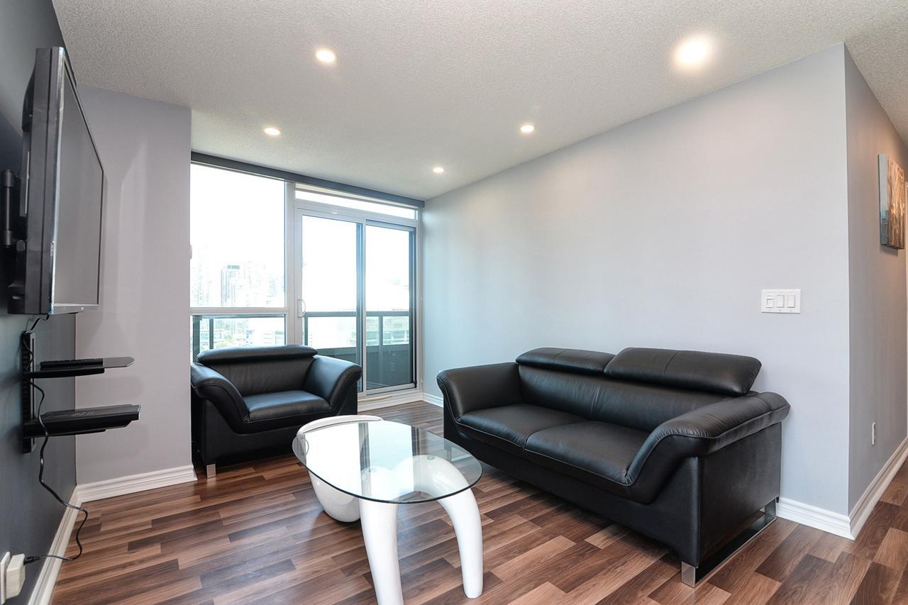 טורונטו Napa Furnished Suites At Cn Tower & Maple Leaf Square מראה חיצוני תמונה