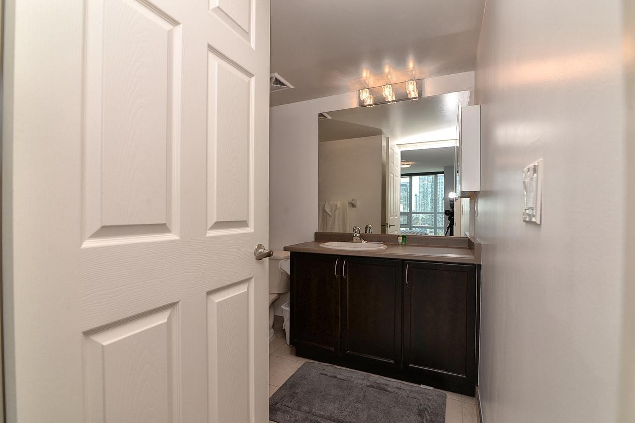 טורונטו Napa Furnished Suites At Cn Tower & Maple Leaf Square מראה חיצוני תמונה