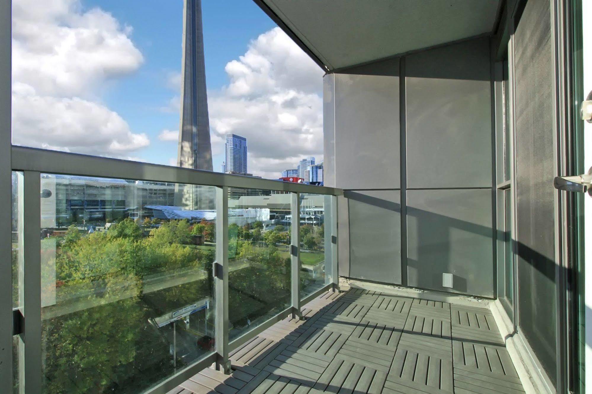 טורונטו Napa Furnished Suites At Cn Tower & Maple Leaf Square מראה חיצוני תמונה