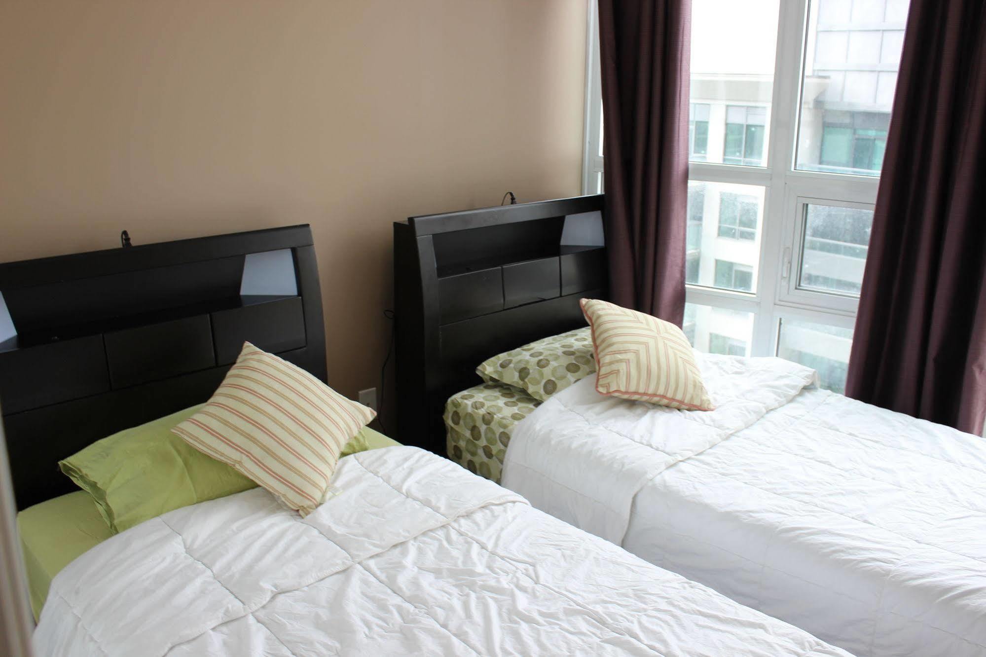 טורונטו Napa Furnished Suites At Cn Tower & Maple Leaf Square מראה חיצוני תמונה