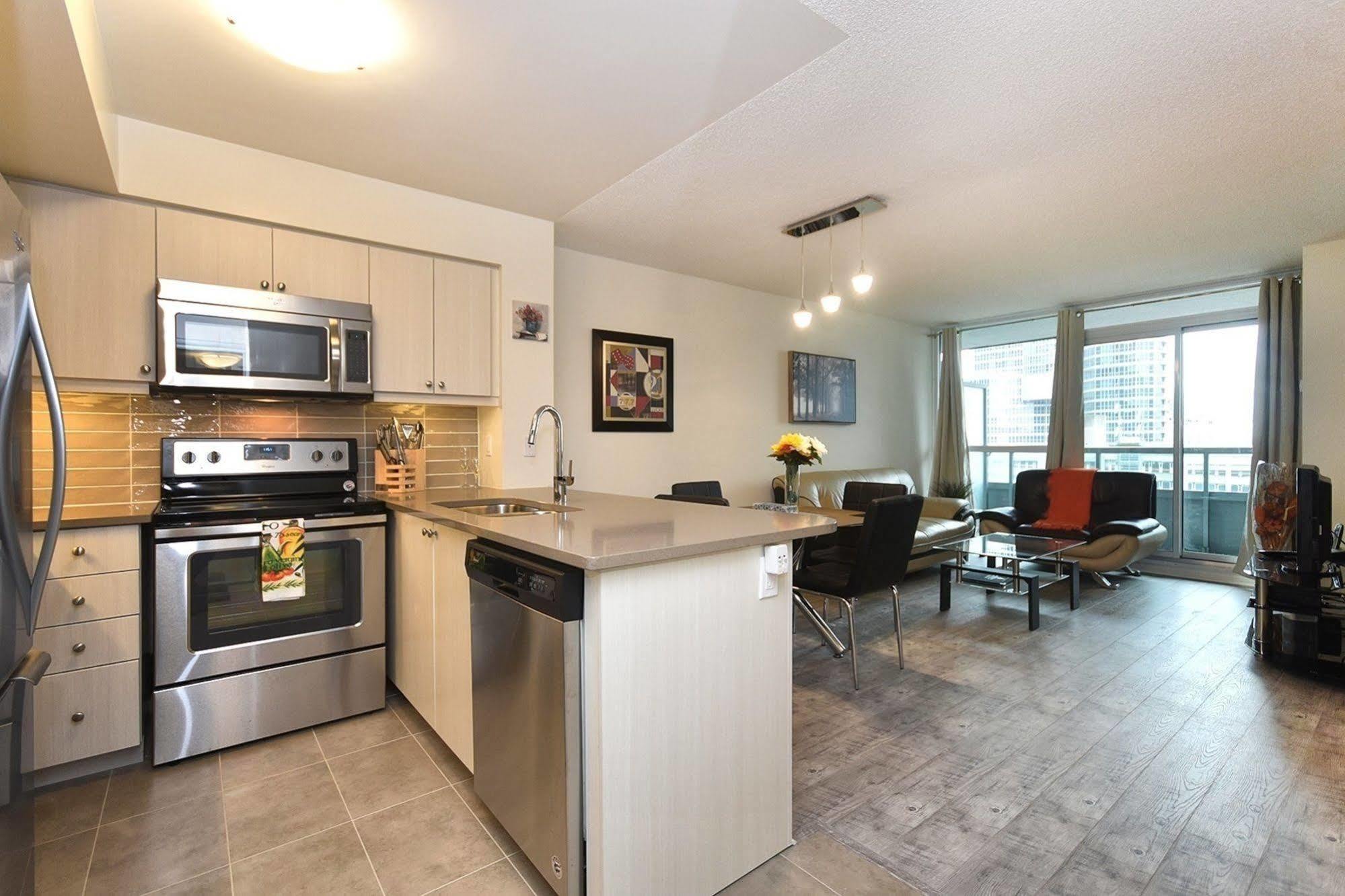 טורונטו Napa Furnished Suites At Cn Tower & Maple Leaf Square מראה חיצוני תמונה