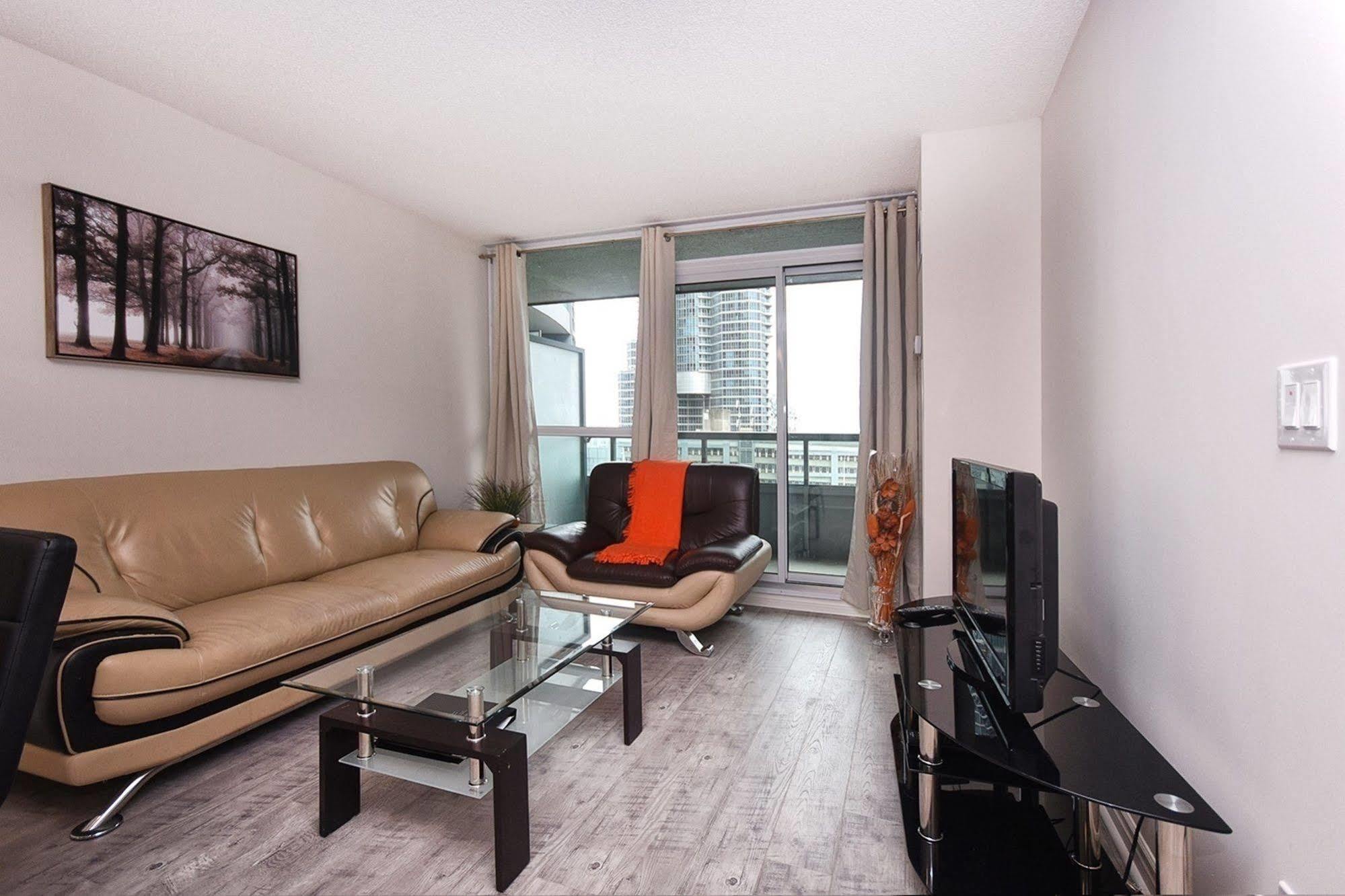 טורונטו Napa Furnished Suites At Cn Tower & Maple Leaf Square מראה חיצוני תמונה