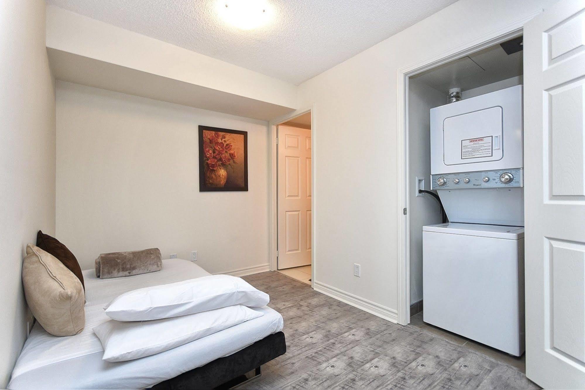 טורונטו Napa Furnished Suites At Cn Tower & Maple Leaf Square מראה חיצוני תמונה