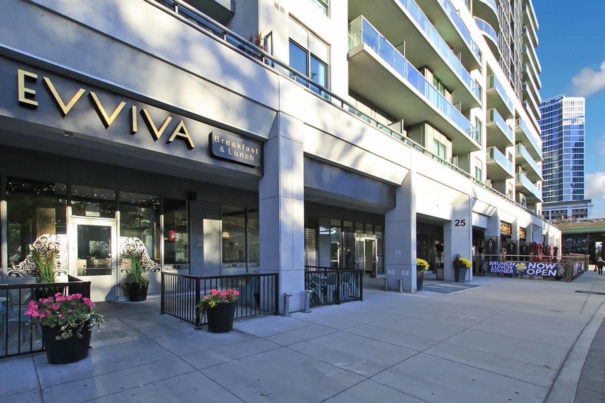 טורונטו Napa Furnished Suites At Cn Tower & Maple Leaf Square מראה חיצוני תמונה