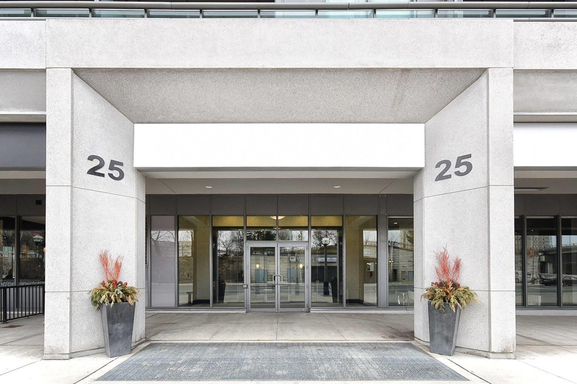 טורונטו Napa Furnished Suites At Cn Tower & Maple Leaf Square מראה חיצוני תמונה