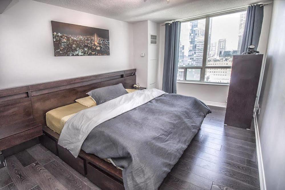 טורונטו Napa Furnished Suites At Cn Tower & Maple Leaf Square מראה חיצוני תמונה