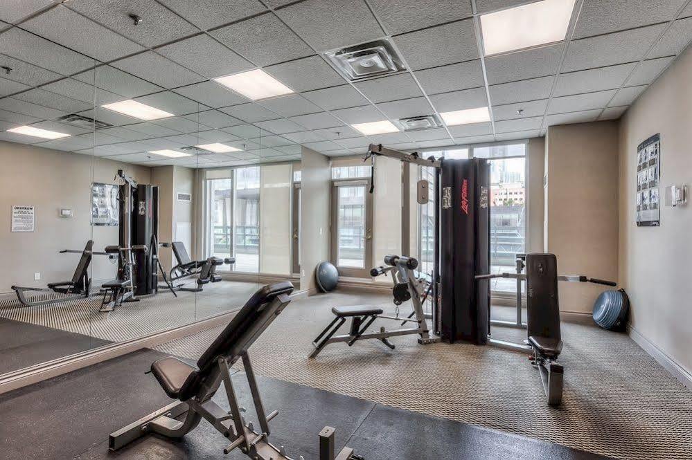 טורונטו Napa Furnished Suites At Cn Tower & Maple Leaf Square מראה חיצוני תמונה